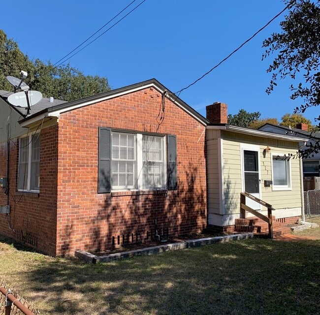 Building Photo - Charming Corner Lot Home with Huge Fenced Yard with Detached Garage
