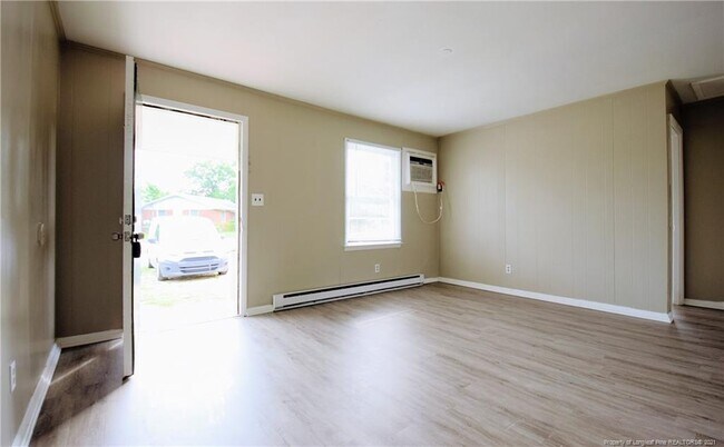 Building Photo - 503 N Grogg St