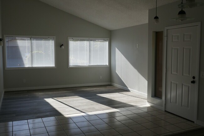 Formal Living - 3 Pine Ct