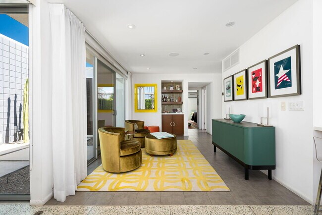 Foto del edificio - 800 E La Verne Way