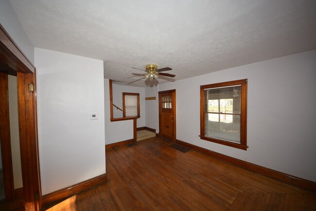 Building Photo - 4546 Leo St