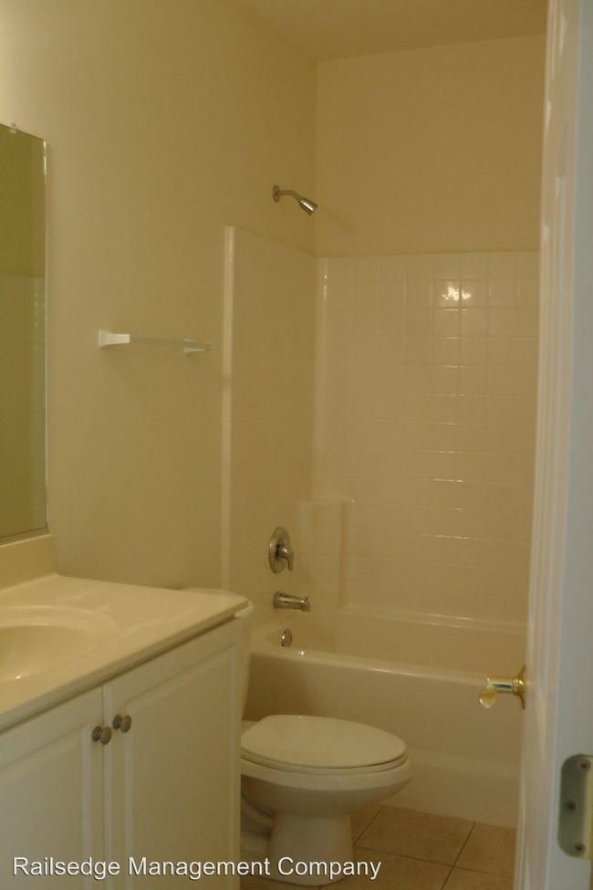 Foto del edificio - 1 br, 1 bath House - 378 Route 518 Apt 2F