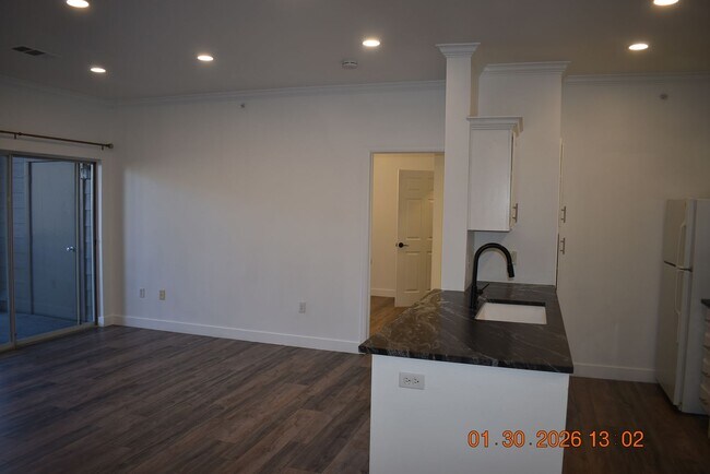 Foto del edificio - Beautiful Ground Floor Condo in Falling Water Condominiums!!