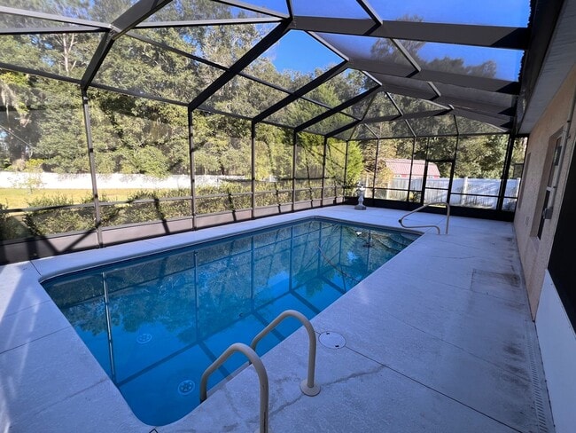 Building Photo - Gorgeous 3/2/2 Pool Home