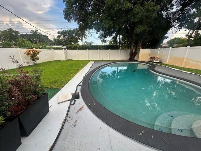 Foto del edificio - 526 S Rainbow Dr