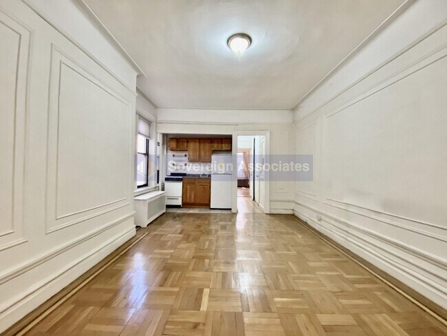 Foto del edificio - 10 Bennett Avenue
