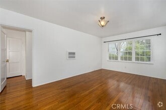 Building Photo - 814 E Carson St