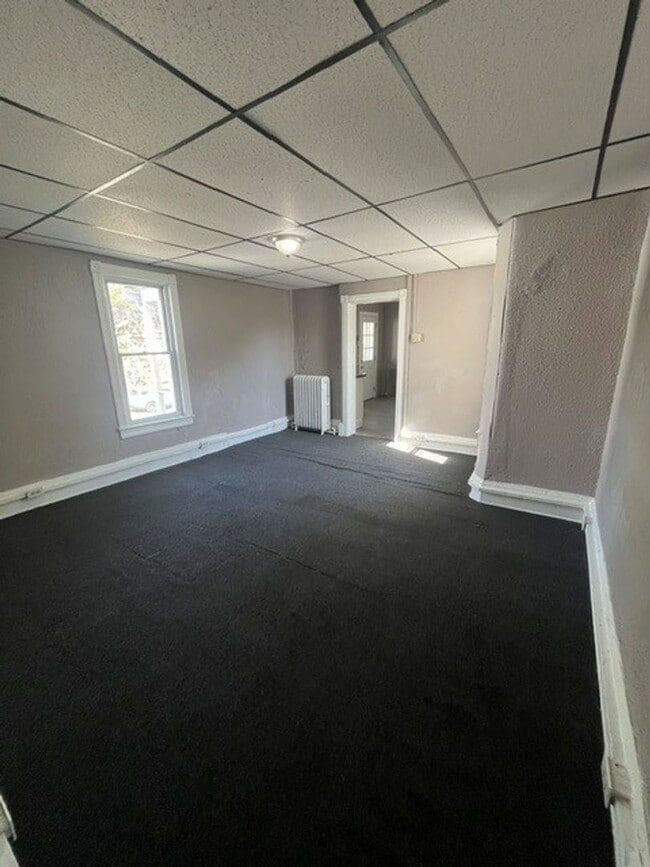 Building Photo - 3 bedroom 1 bathroom