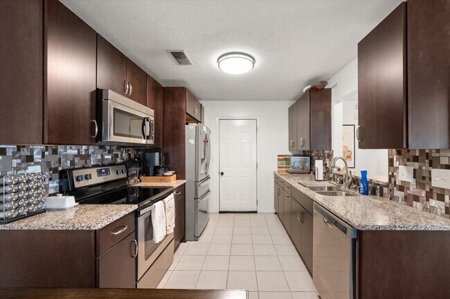 Foto del edificio - Check out this beautiful home on Baygarden