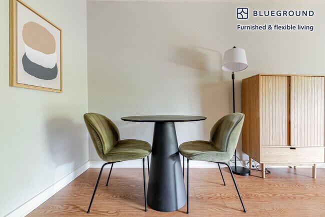 Foto del edificio - 1230 E 38th 1/2 St