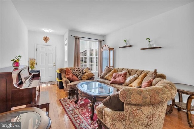 Foto del edificio - 144 Pennsbury Ln