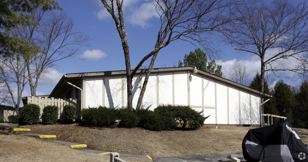 Building Photo - Burnsbrooke Apartments