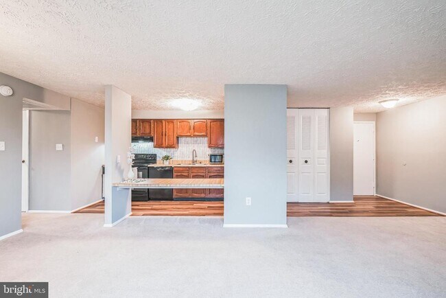 Building Photo - 999 Heather Ridge Dr