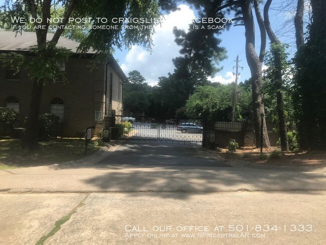 Building Photo - 1601 N Bryant St