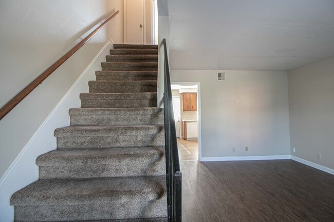 Building Photo - 288 Northridge Dr