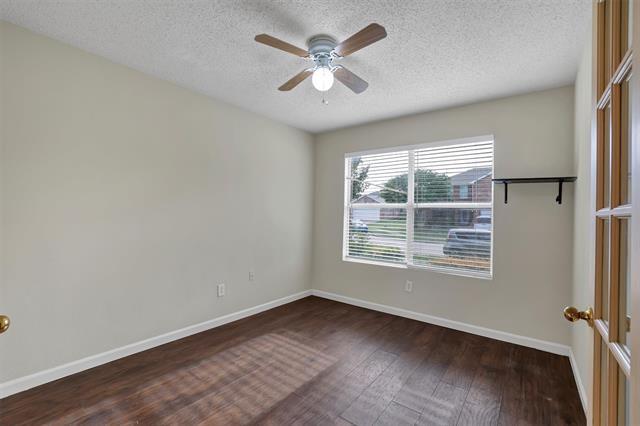 Building Photo - 8211 Leaning Oak Ct
