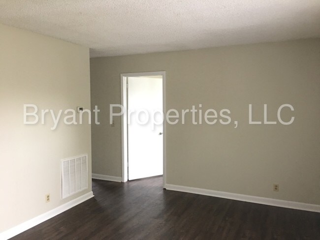 Building Photo - 214 Ewing Dr
