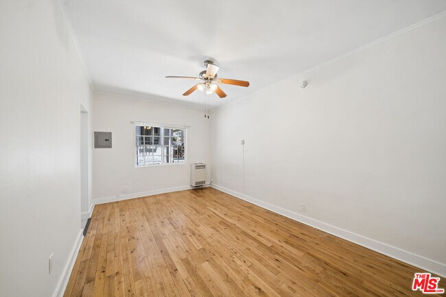 Building Photo - 1267 Vin Scully Ave