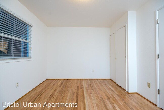 Building Photo - 3030 SE Waverleigh Blvd