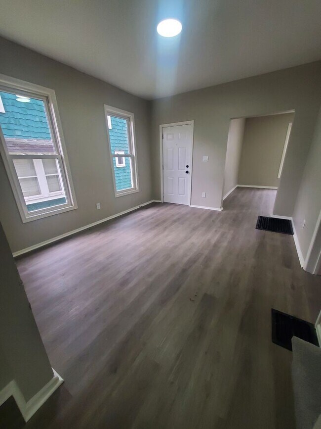 Building Photo - 3 Bedroom House in North Hill, Akron - FOR...