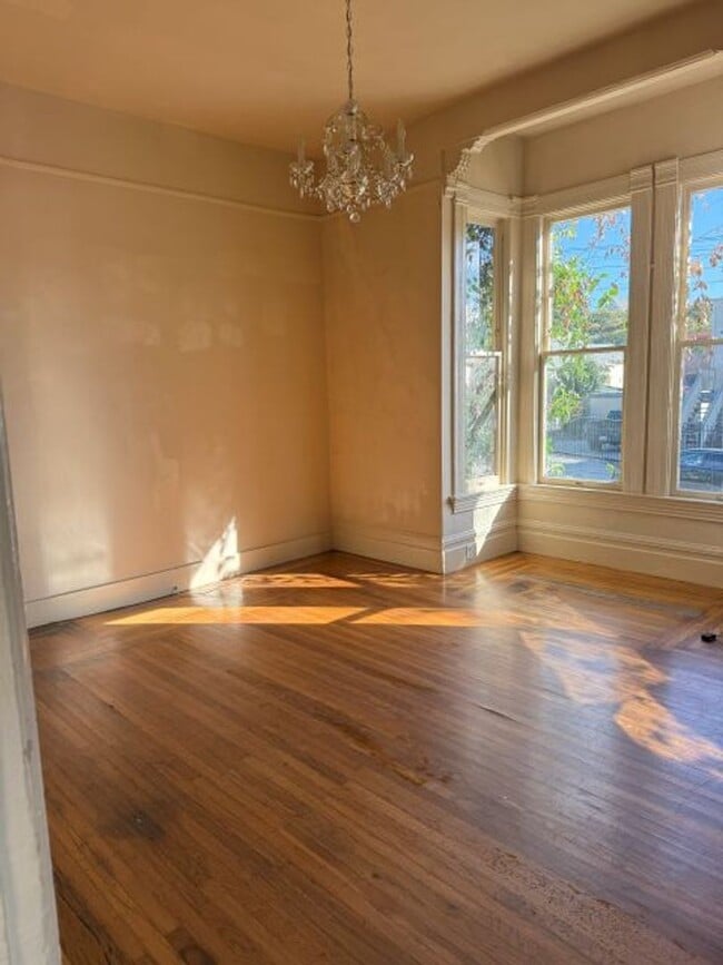 Building Photo - T2141