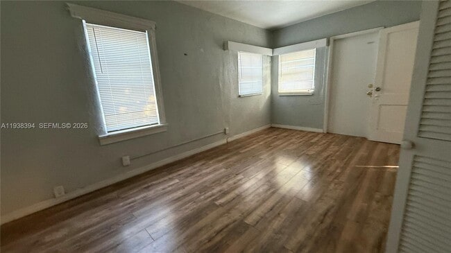 Foto del edificio - 225 N K St