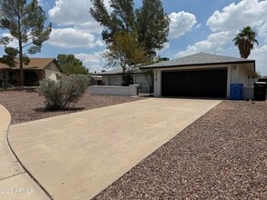 Building Photo - 1019 E Rowlands Ln