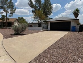 Building Photo - 1019 E Rowlands Ln