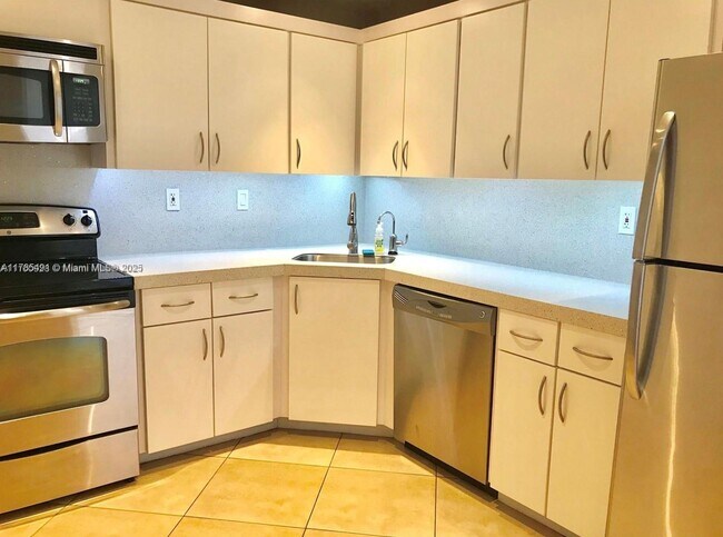 Foto del edificio - 2780 NE 183rd St