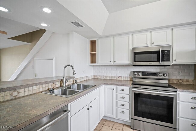 Foto del edificio - 894 Buttonwood Dr