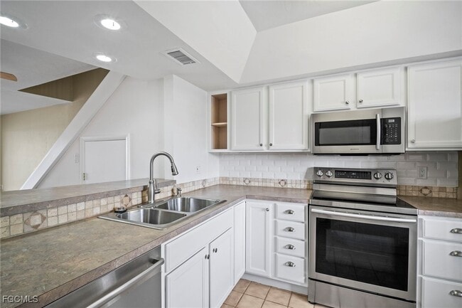Building Photo - 894 Buttonwood Dr