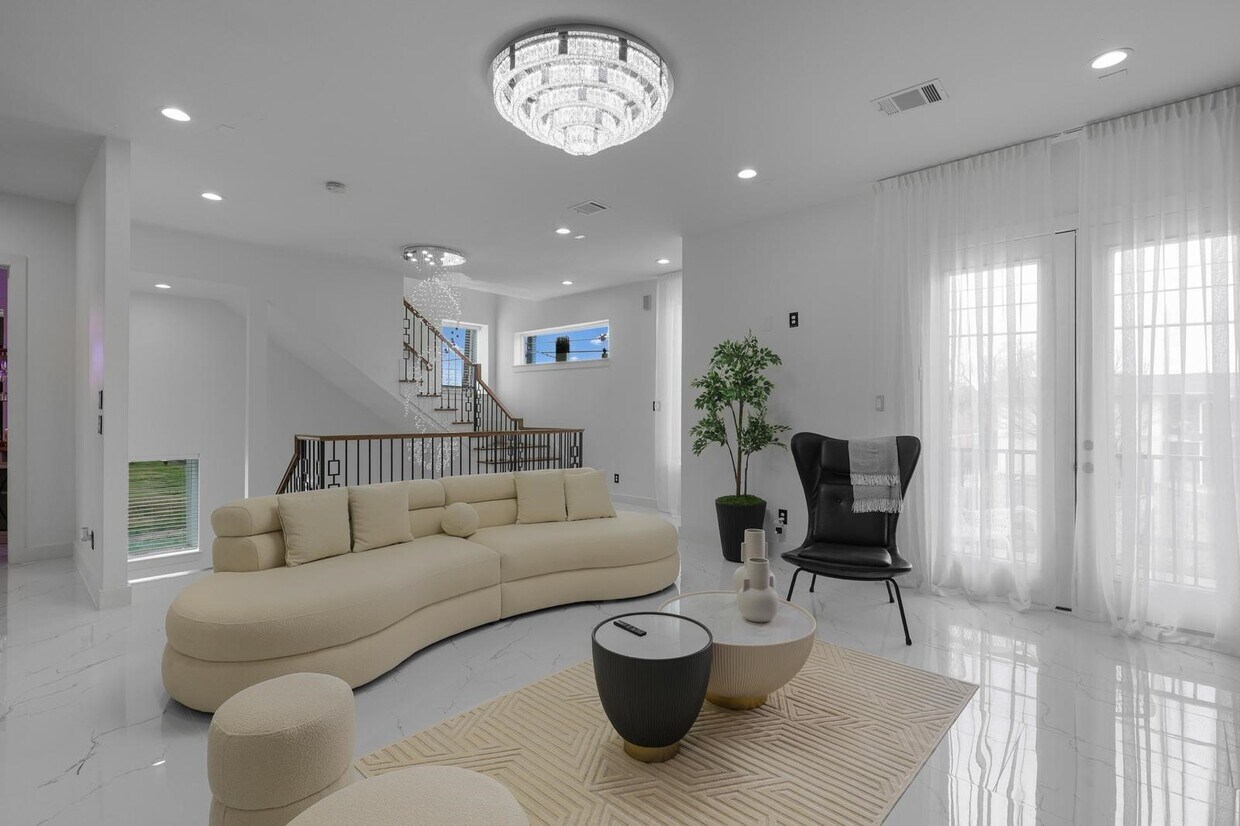 Foto principal - 6415 Bowling Green St