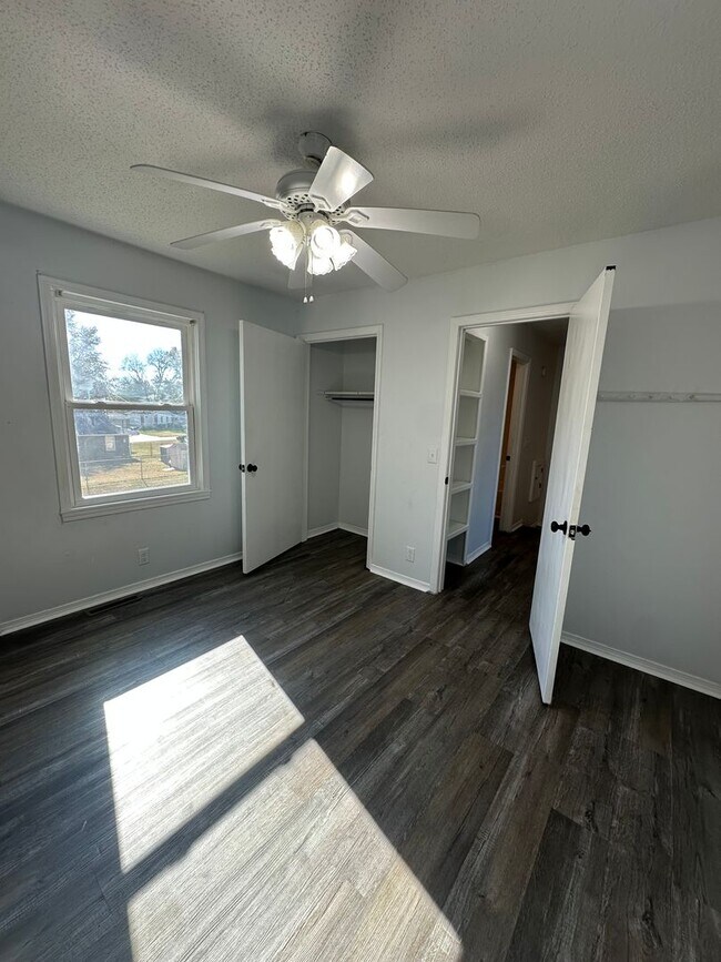 Foto del edificio - WELCOME HOME! Cute 2 Bedroom 1 Bathroom with Garage!