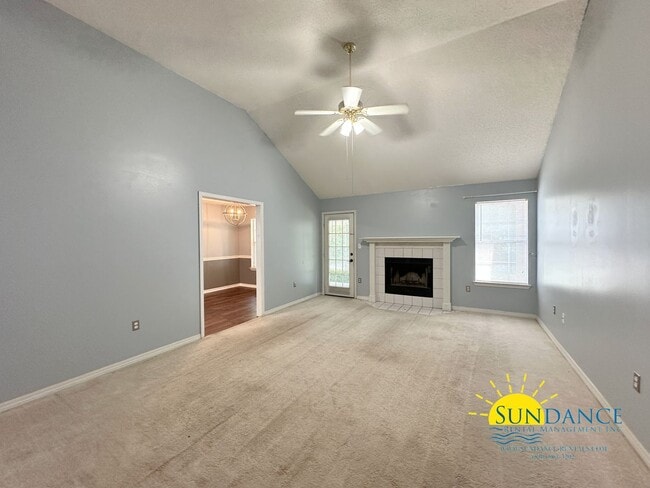 Building Photo - Charming 3 Bedroom Home in Mary Esther nea...
