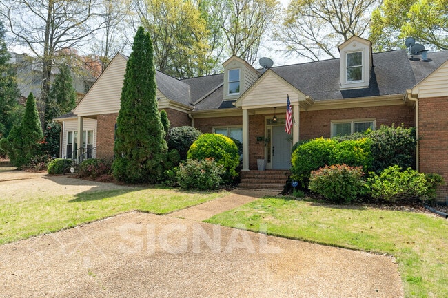 Building Photo - 709 Stonewall Dr