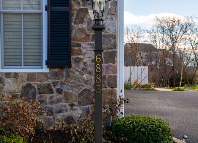 Foto del edificio - 6883 Birmingham Dr