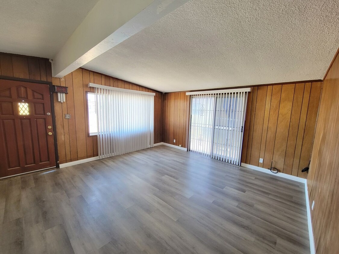 987 J St, Brawley, CA 92227 House Rental in Brawley, CA