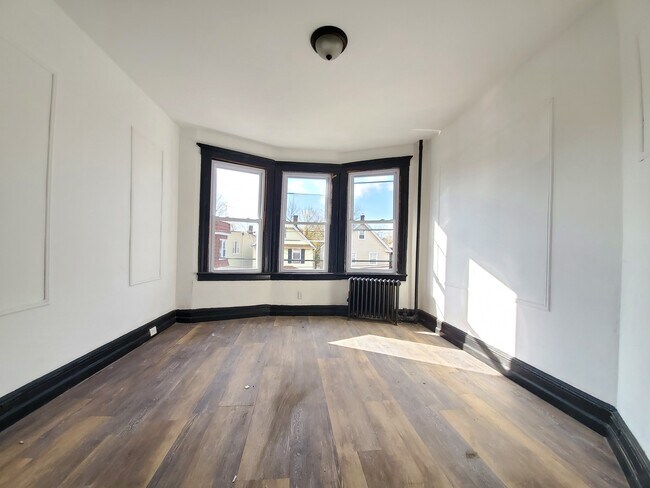 Foto del edificio - 144 Clendenny Ave