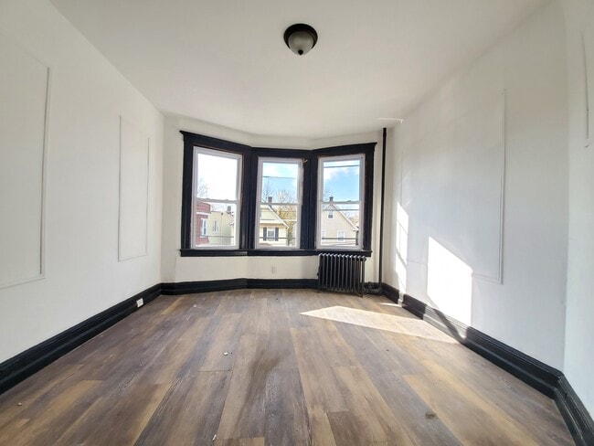 Building Photo - 144 Clendenny Ave