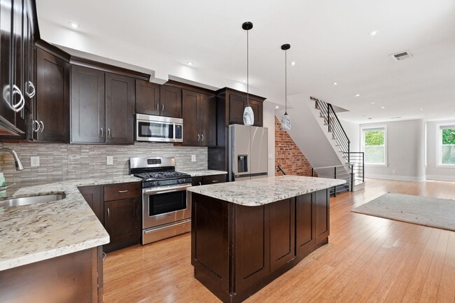 Building Photo - 2128 1st St NW