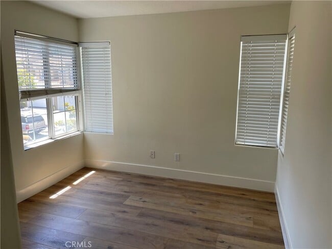 Building Photo - 99 Matisse Cir