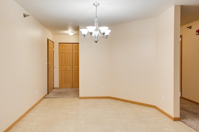 Foto del edificio - Meadows Edge Apartments