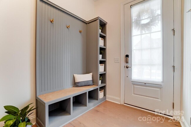 Foto del edificio - 131 Heathbrook Ln