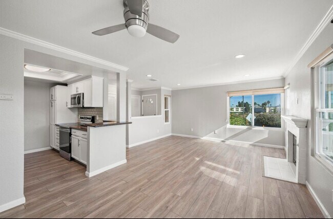 Building Photo - 2828 Famosa Blvd