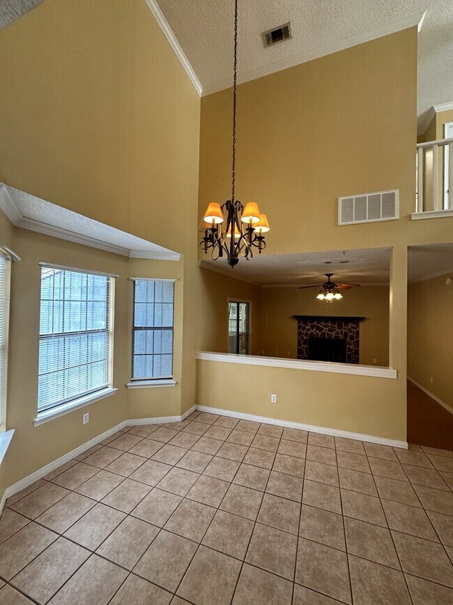 Foto del edificio - "Charming 3-Bedroom home with Florida room!"