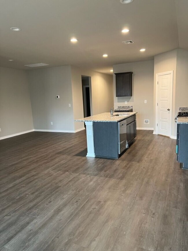 Foto del edificio - Brand New Home For Rent in Mustang