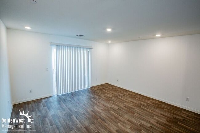 Foto del edificio - Modern 3Bdm 2Ba Townhome with Community Pool in Southwest Las Vegas.