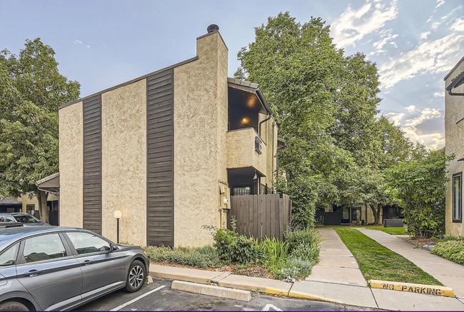 Building Photo - 2949 Shady Holw E