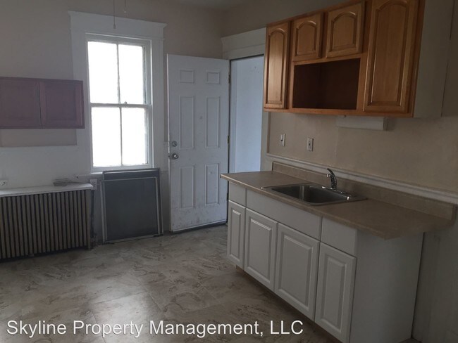 Building Photo - 268 Pine St