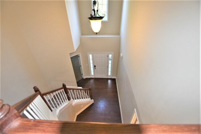 Building Photo - 6223 Cove Creek Dr